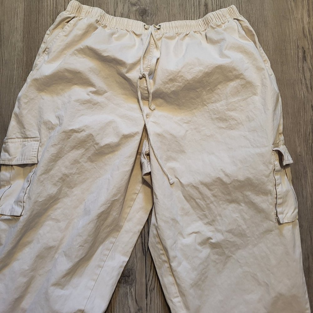 Cream color khaki capris